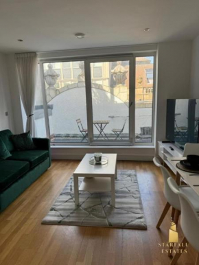 Leeds City Escape - 2 Bedroom Penthouse Apartment